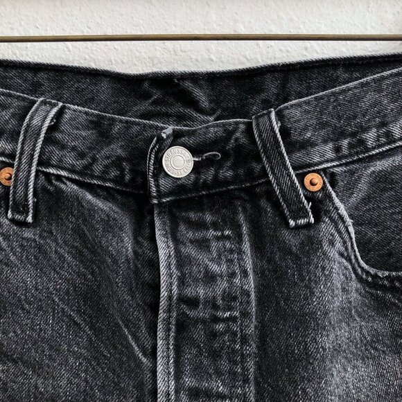 LEVI'S 501 Charcoal Denim Shorts No Size Tag Check Measurements - Picture 6 of 9